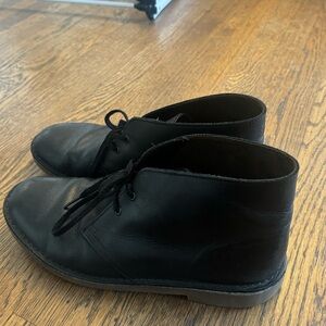Clarks Men’s chukka boot in black leather